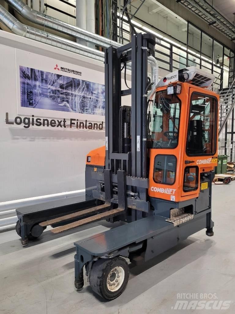 Combilift C 4000 Neljasuuna lükandmastiga tõstukid