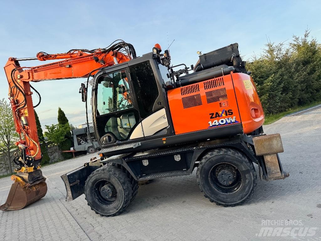 Hitachi ZX 140 W-6 Ratasekskavaatorid