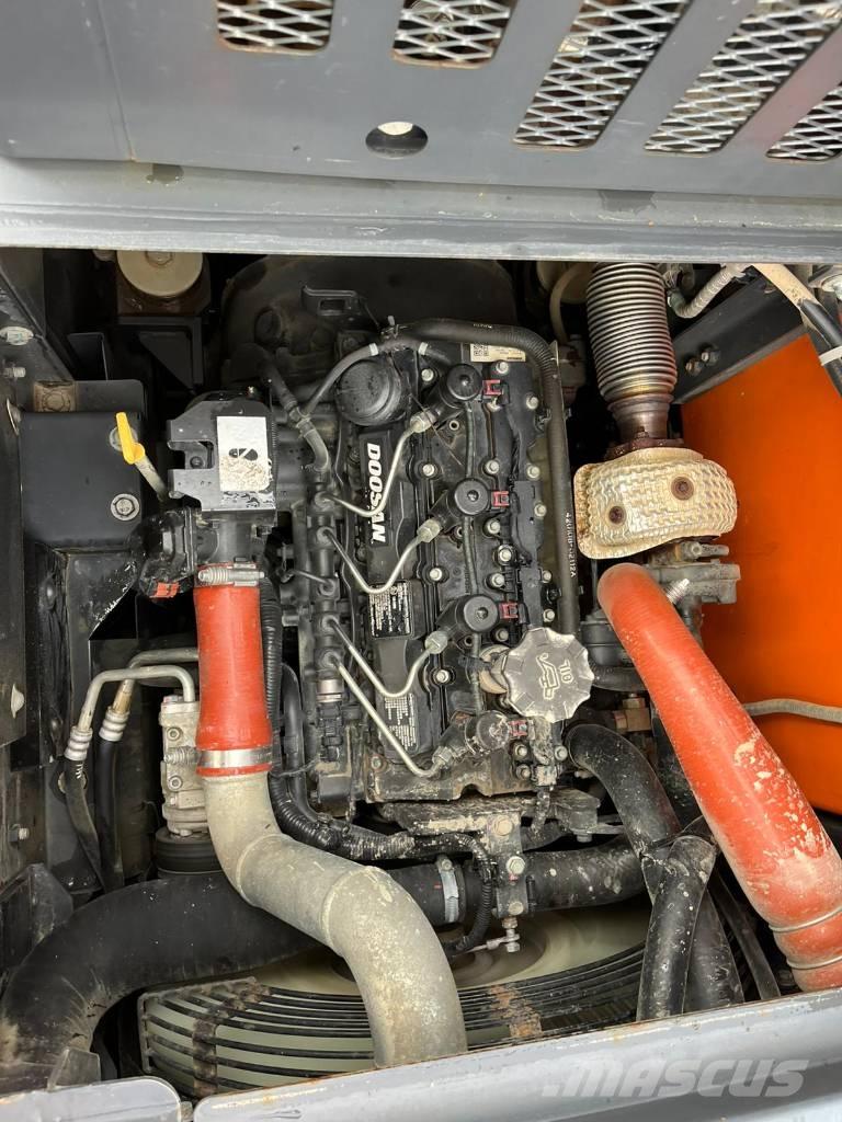Doosan DX 140 LCR Roomikekskavaatorid