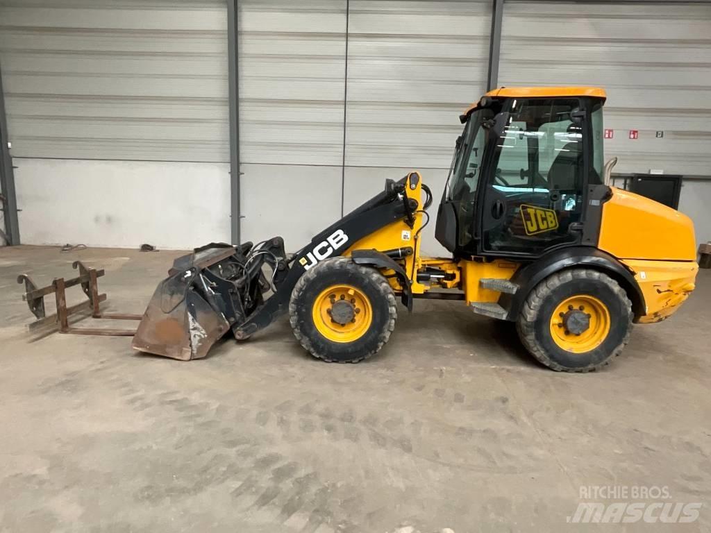 JCB 409 Rataslaadurid