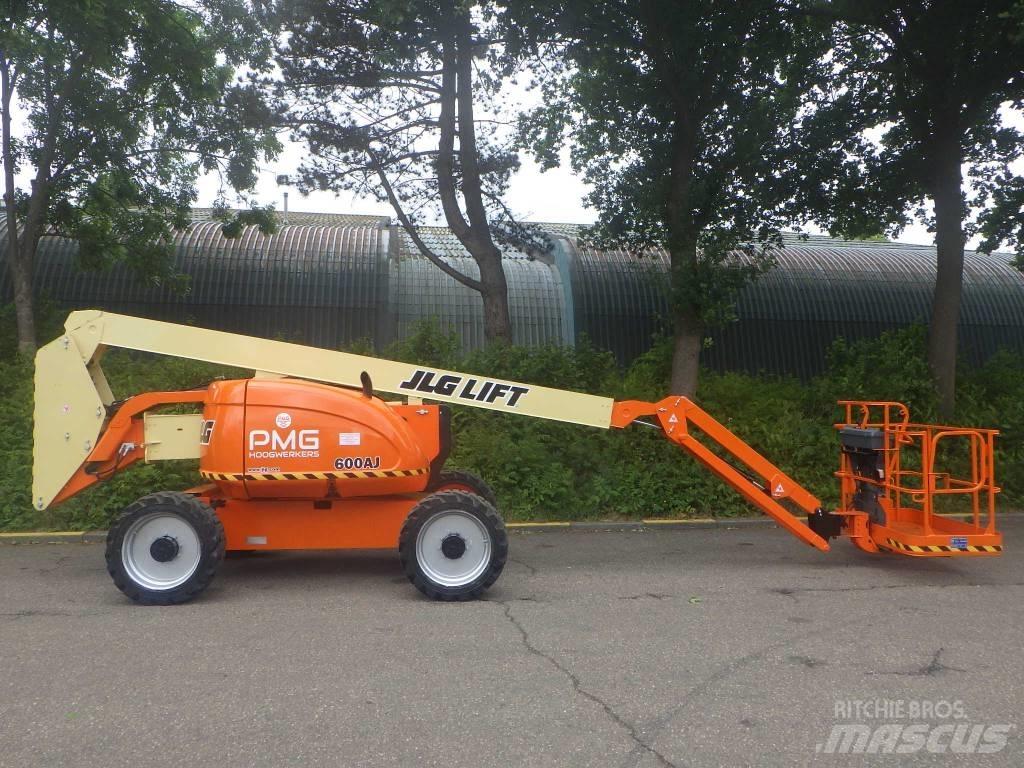JLG 600AJ Iseliikuvad poomtõstukid