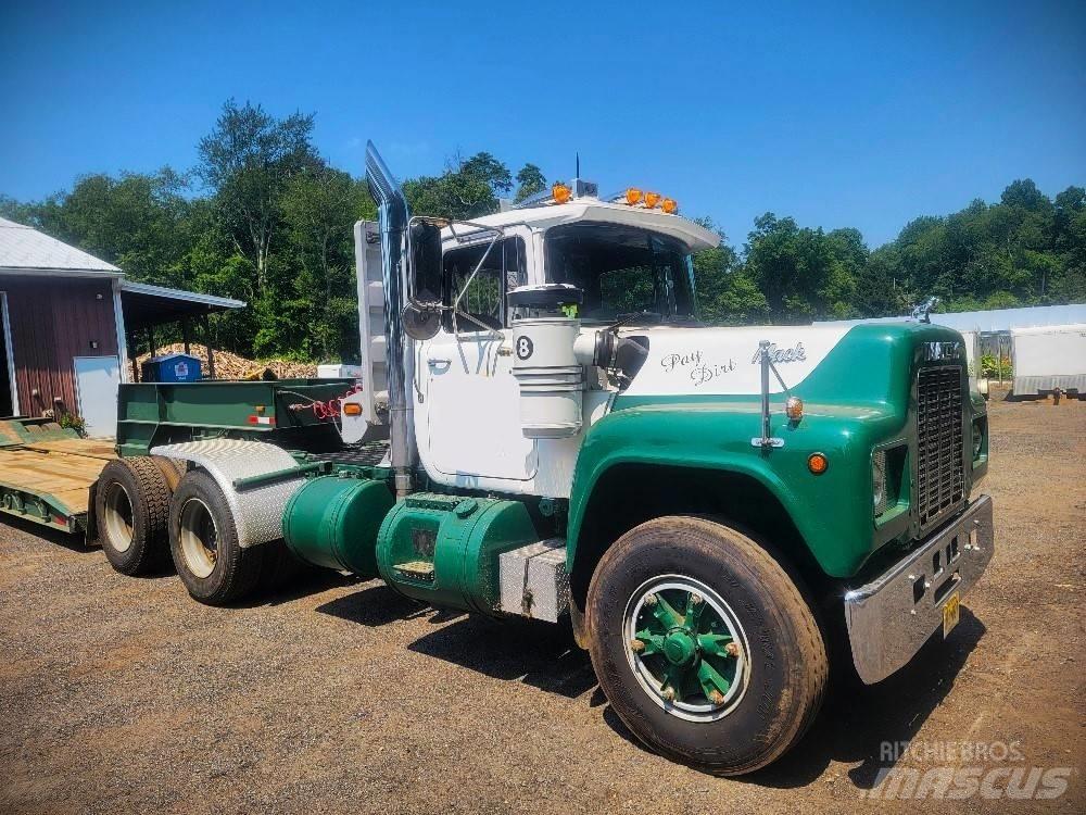 Mack R 688 ST Sadulveokid