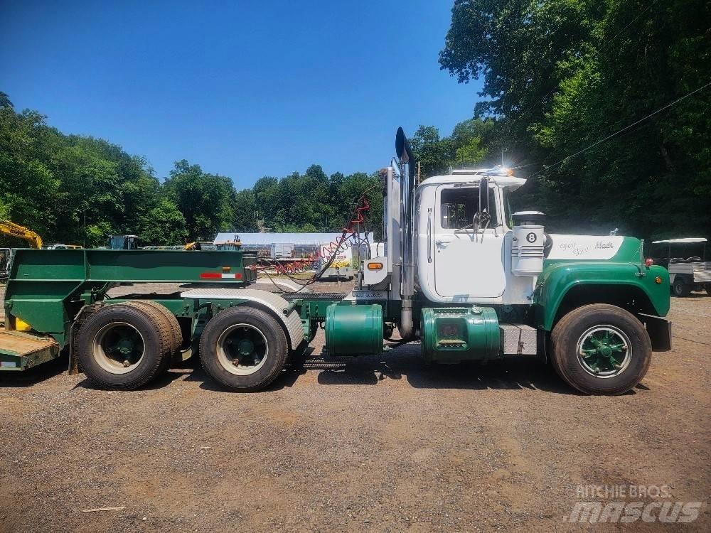 Mack R 688 ST Sadulveokid