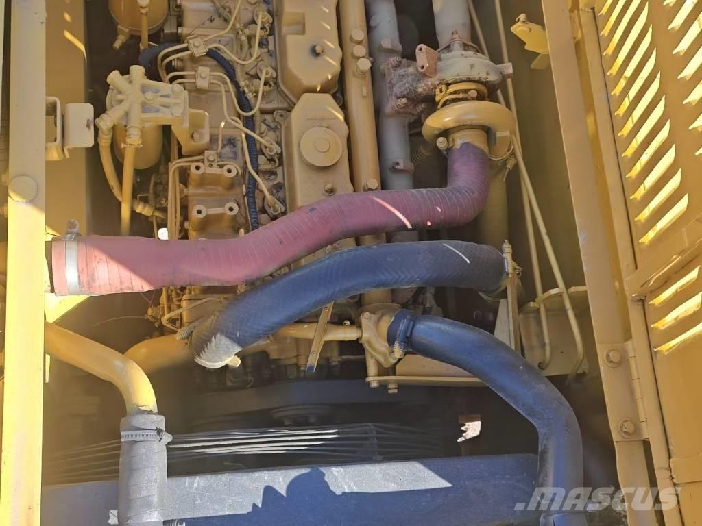 CAT 320 Roomikekskavaatorid