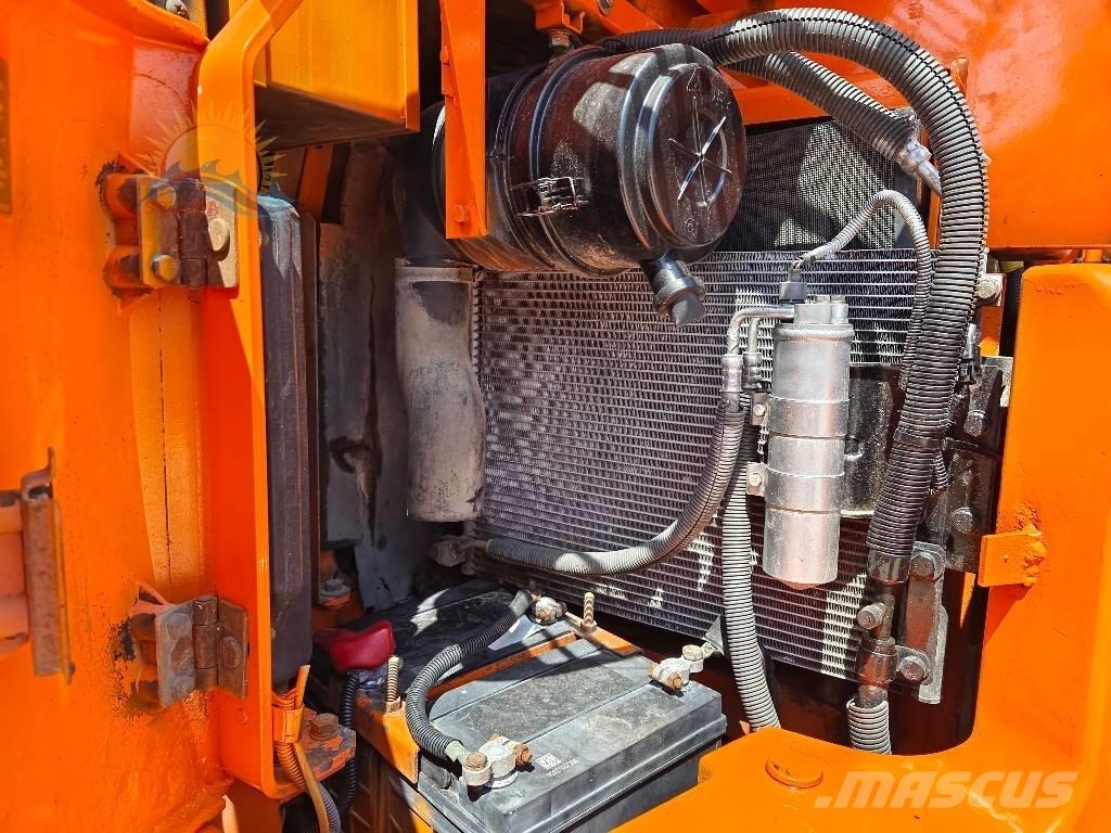 Hitachi ZX 75 Väikeekskavaatorid 7t-12t