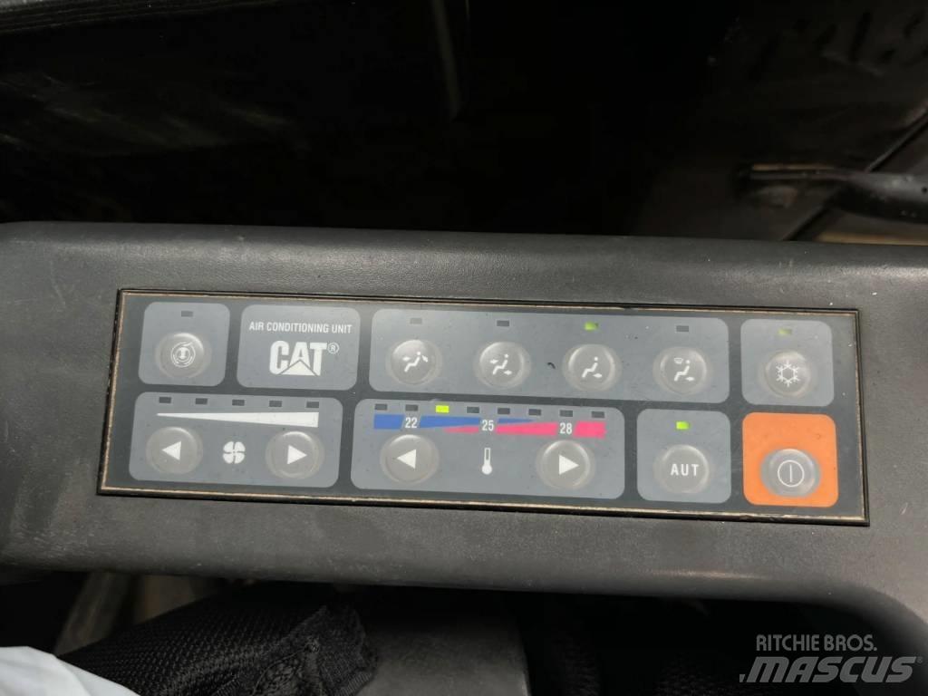 CAT 321D LCR Roomikekskavaatorid