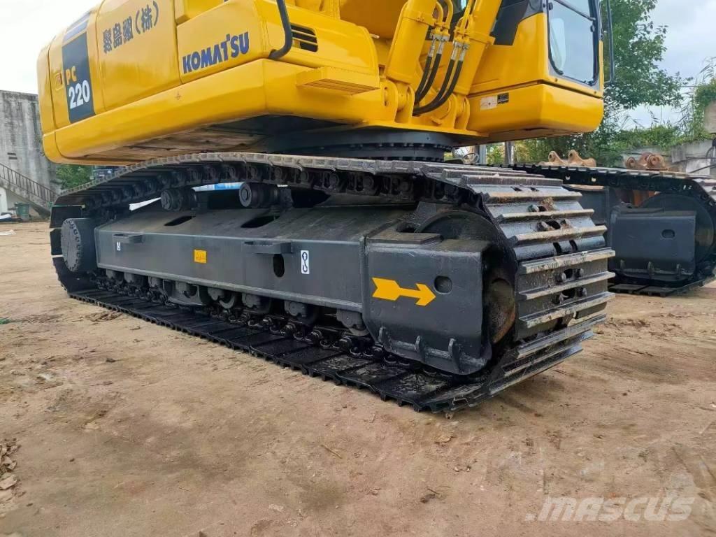 Komatsu PC 220 Roomikekskavaatorid