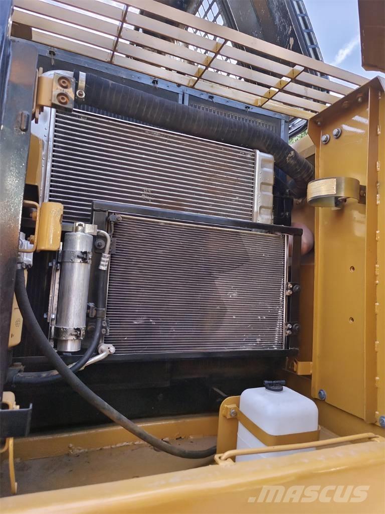 CAT 320 D Roomikekskavaatorid