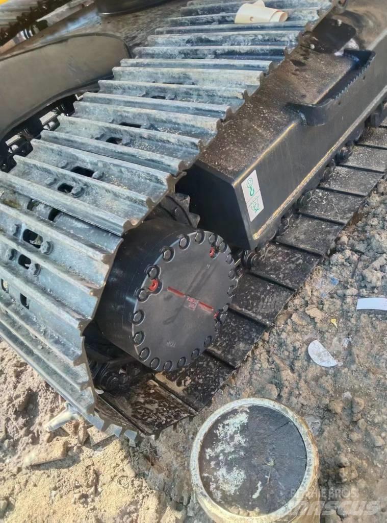 Komatsu PC 220-8 Roomikekskavaatorid