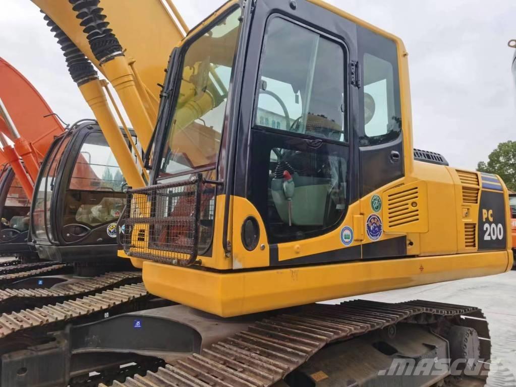 Komatsu PC 200-8 Roomikekskavaatorid