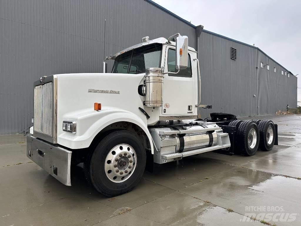 Western Star 4900 SF Sadulveokid