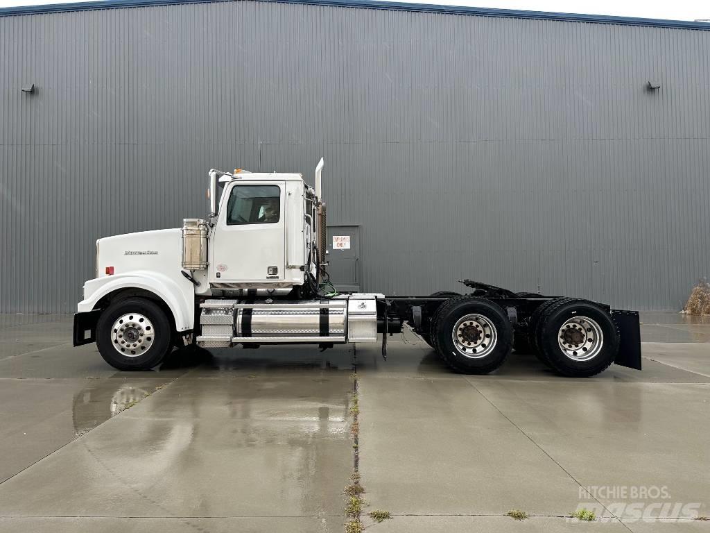 Western Star 4900 SF Sadulveokid