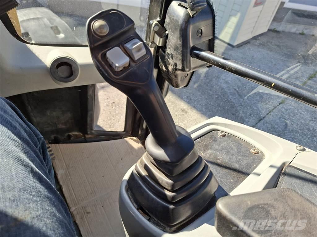 CAT 906H2 Rataslaadurid