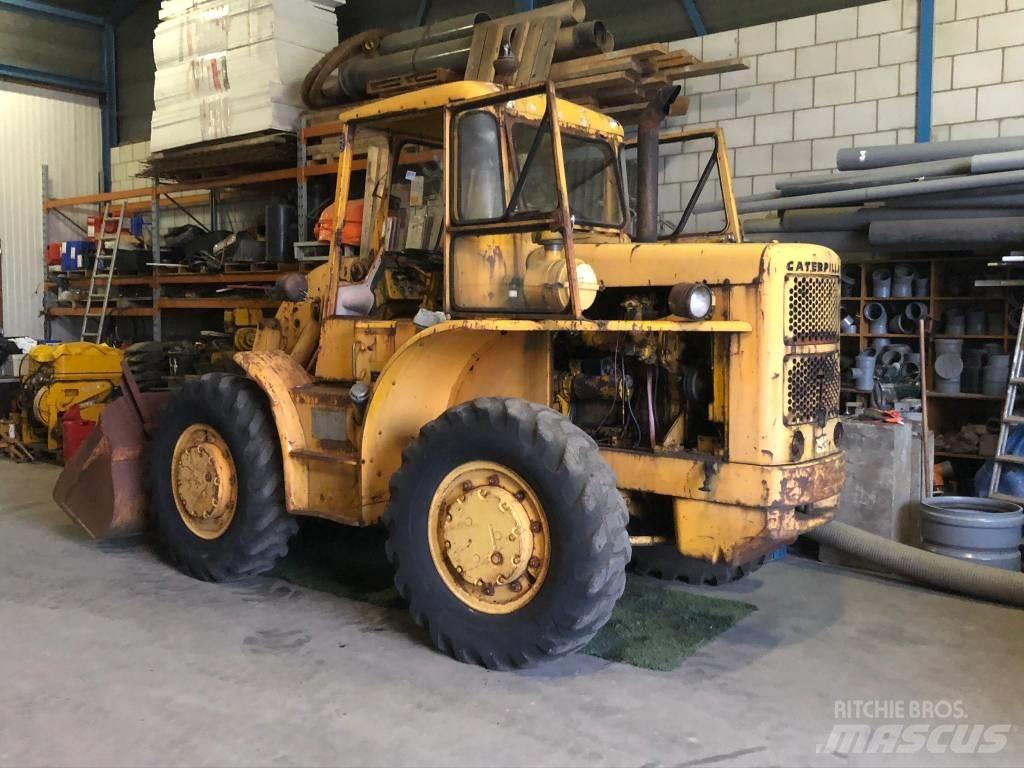 CAT 922 B Rataslaadurid