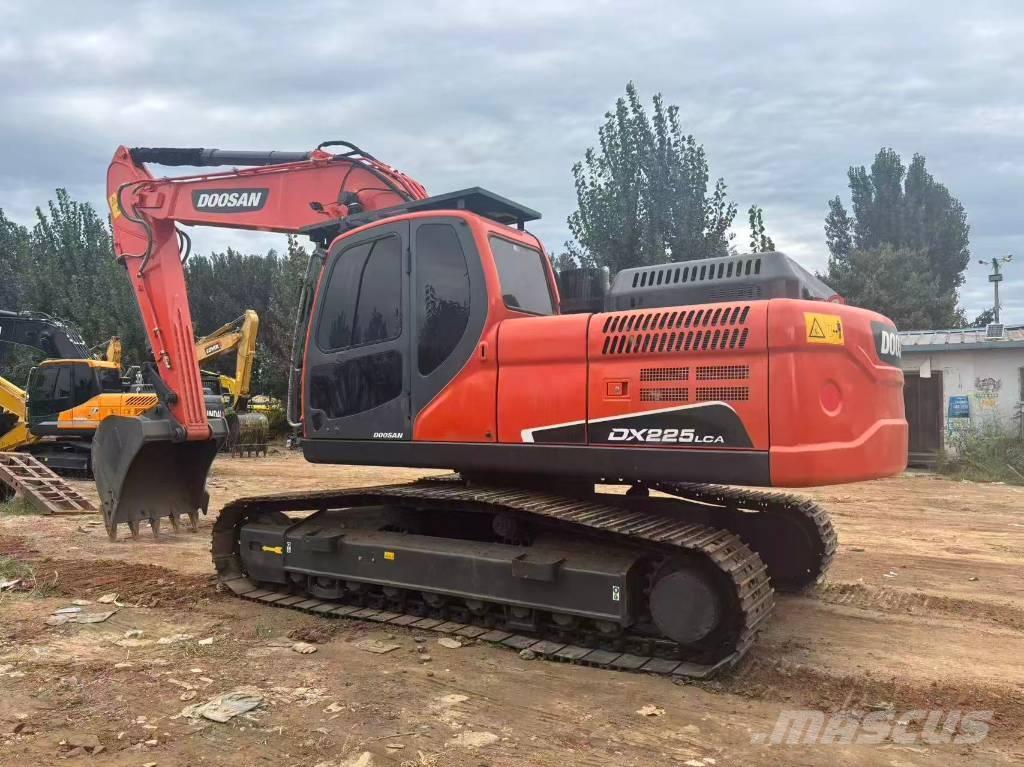 Doosan DX 225 Roomikekskavaatorid