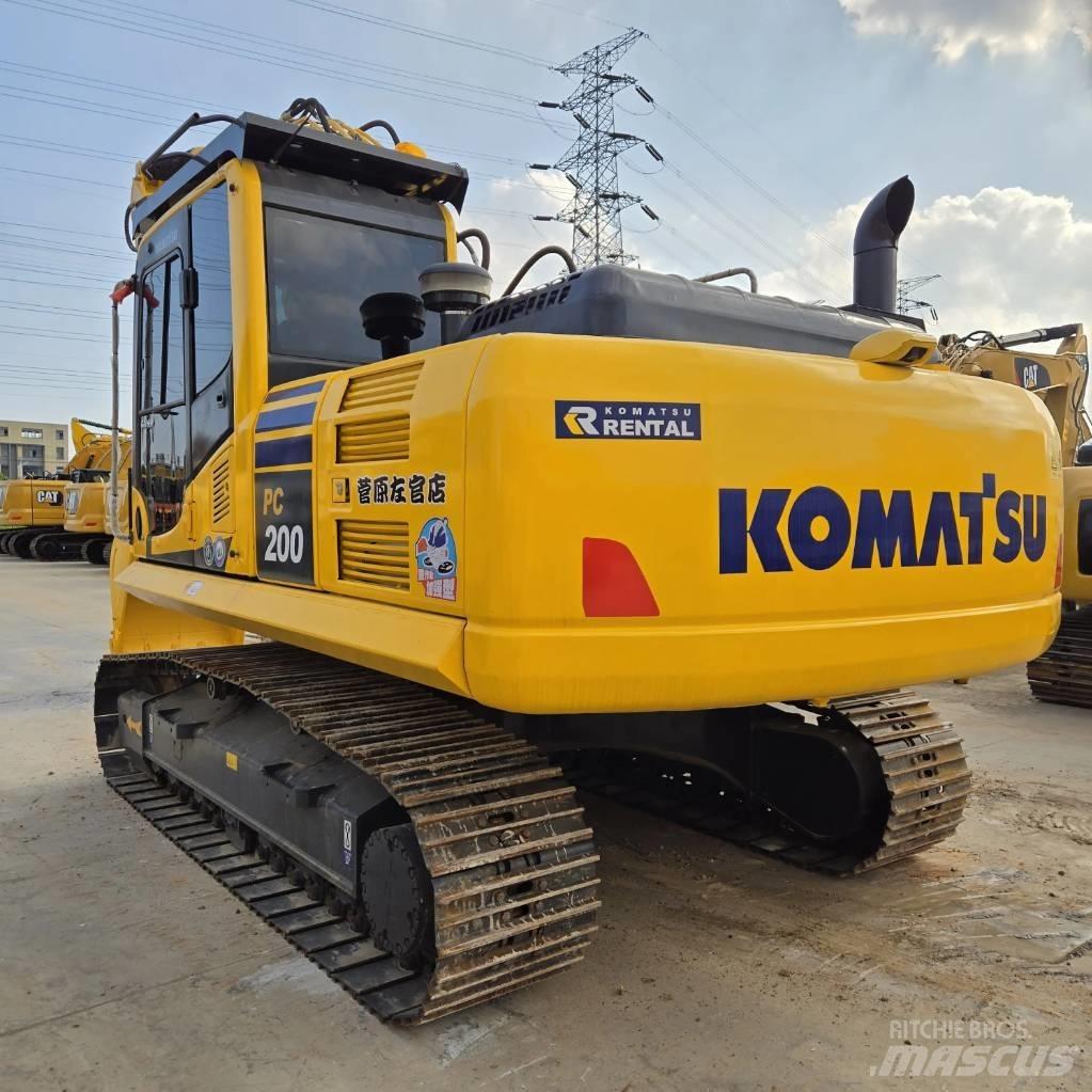 Komatsu PC 200-8 Roomikekskavaatorid
