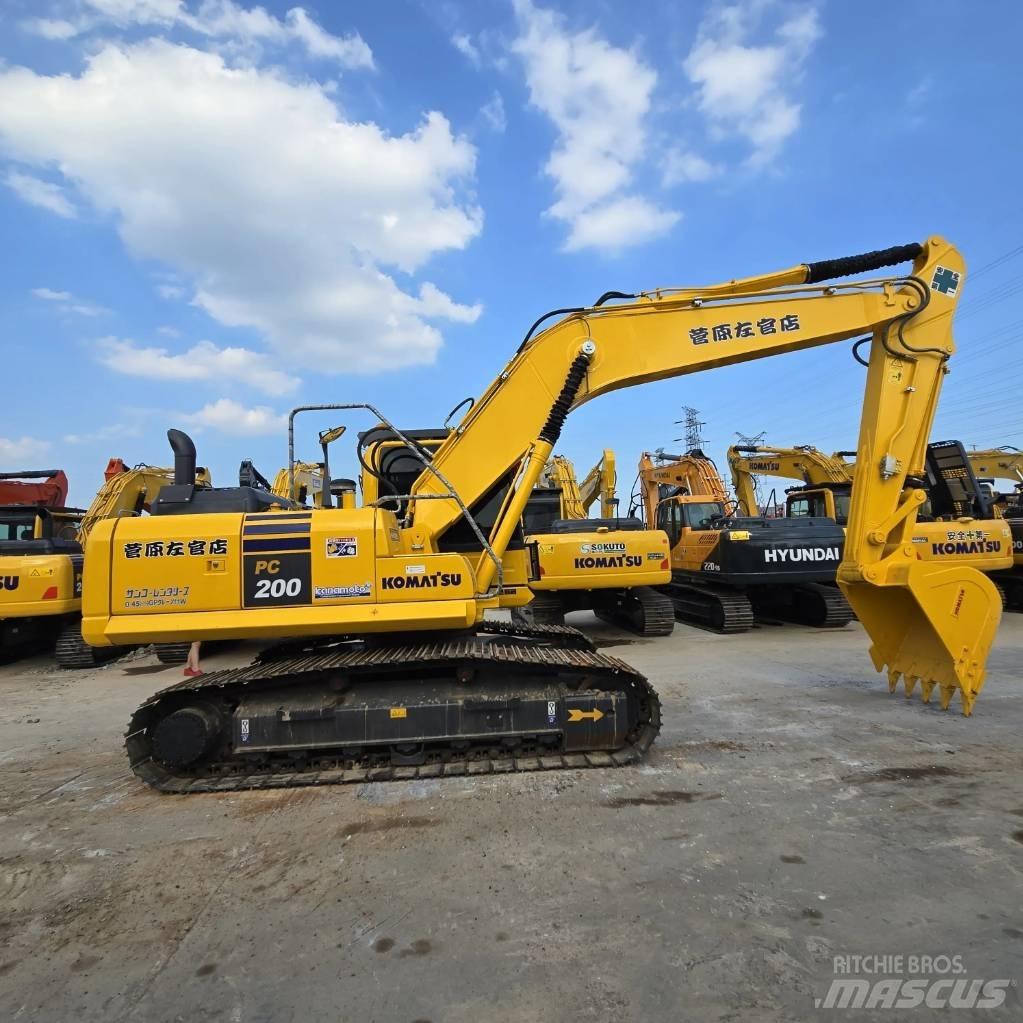 Komatsu PC 200-8 Roomikekskavaatorid