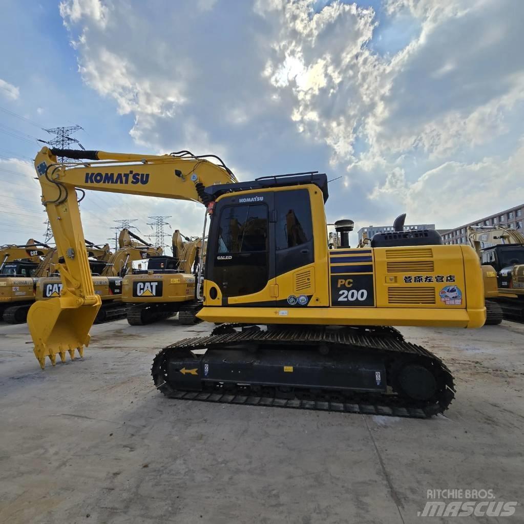 Komatsu PC 200-8 Roomikekskavaatorid