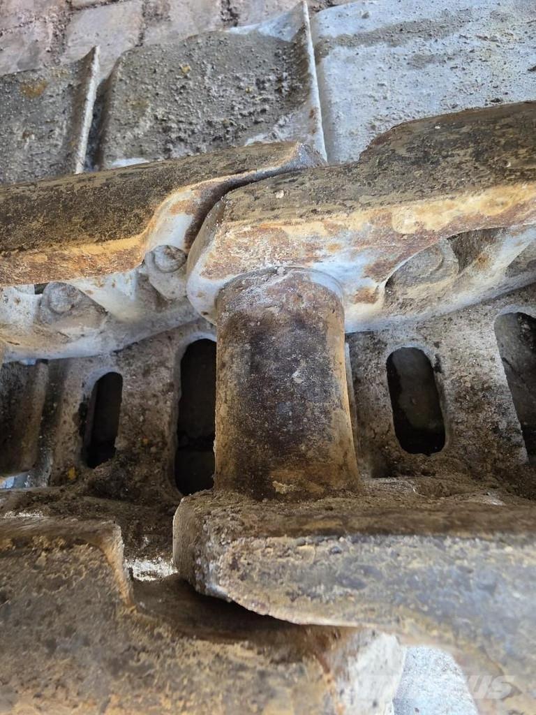 Komatsu PC210LC-8 Roomikekskavaatorid