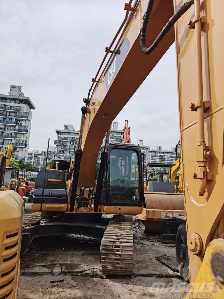CAT 323D Roomikekskavaatorid