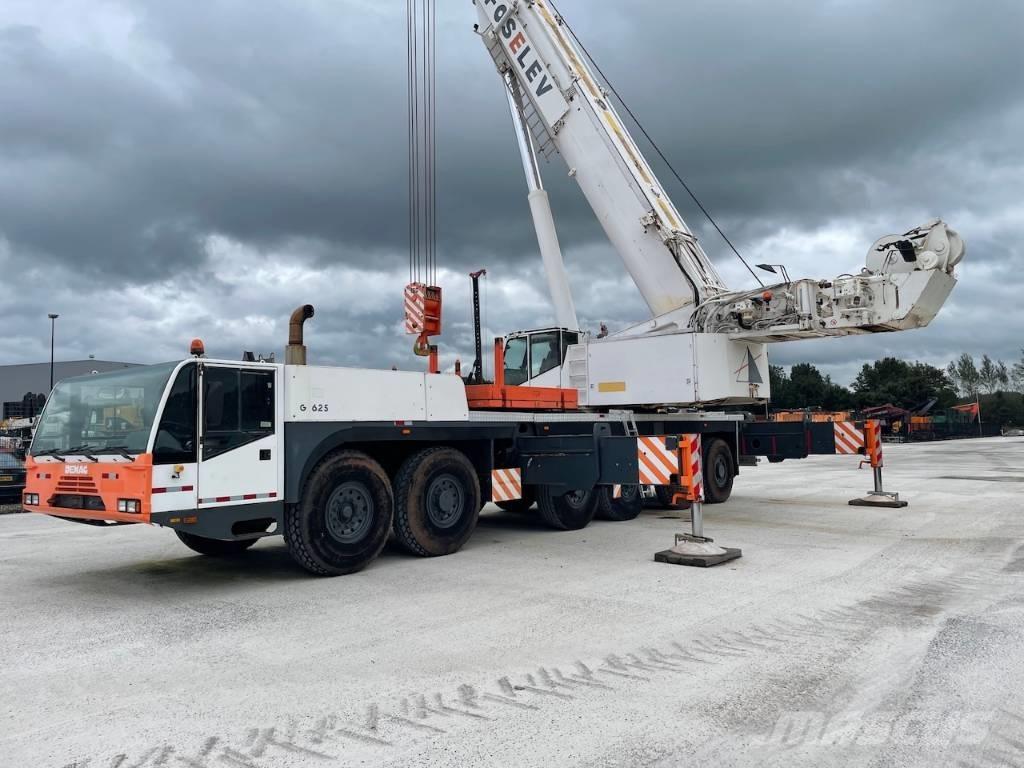 Demag AC 300 Maastikutõstukid