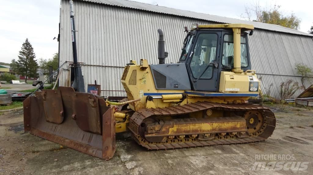 Komatsu D 41 P-6 Buldooserid