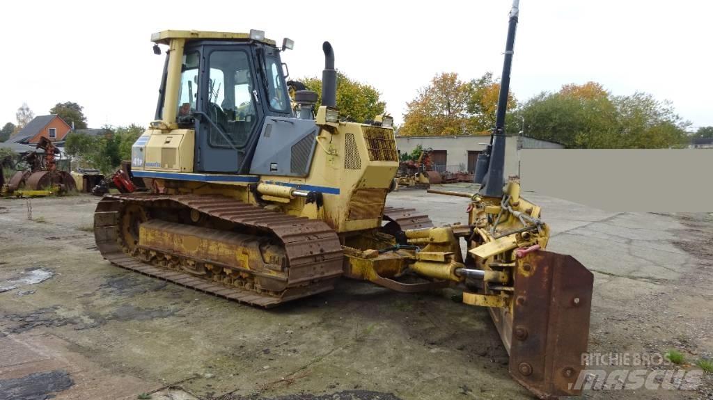 Komatsu D 41 P-6 Buldooserid