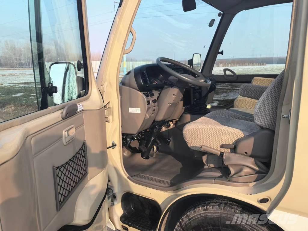 Toyota Coaster Bus Väikebussid