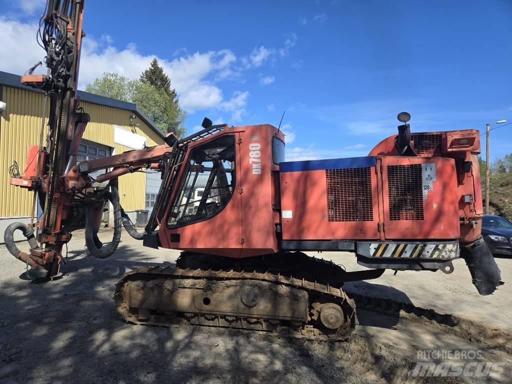 Sandvik DX 780 Vertikaalsed puurmasinad