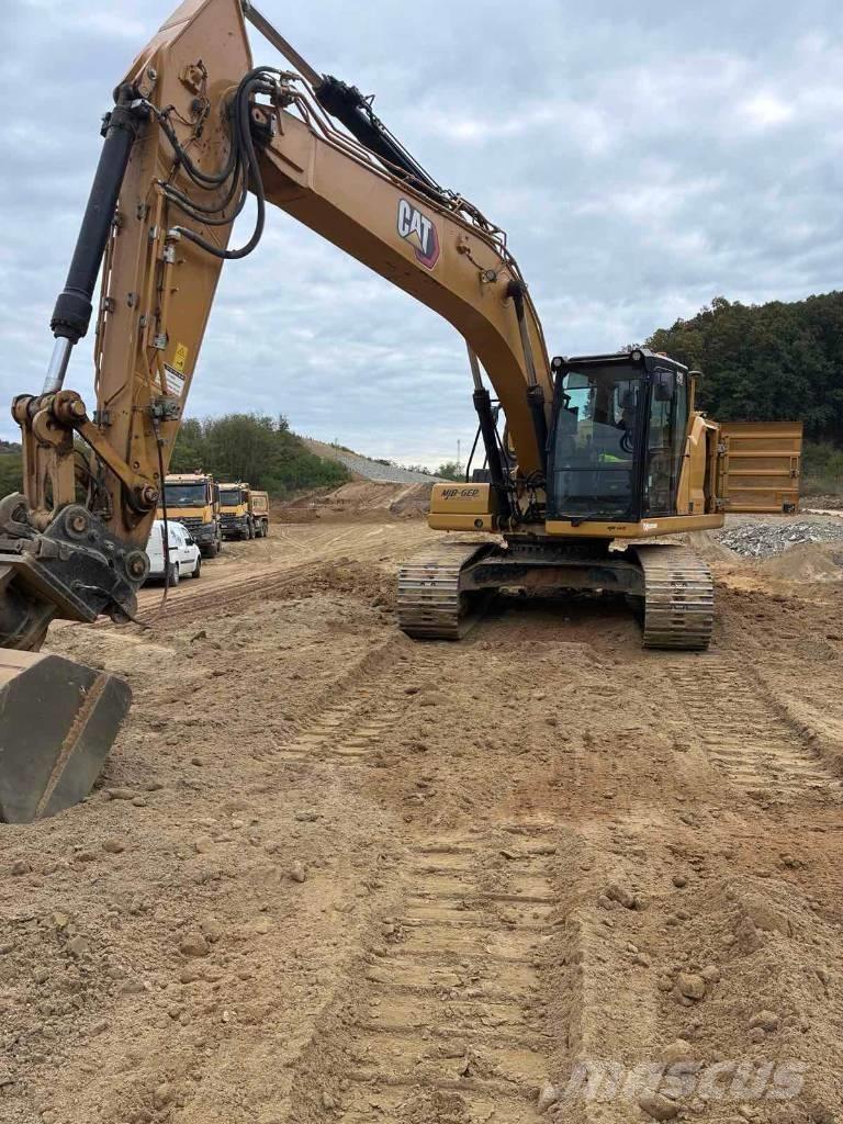 CAT 320 Roomikekskavaatorid