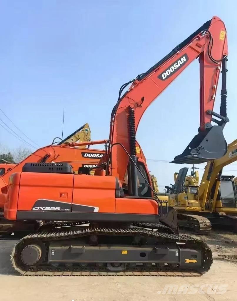Doosan DX 225 LC Roomikekskavaatorid