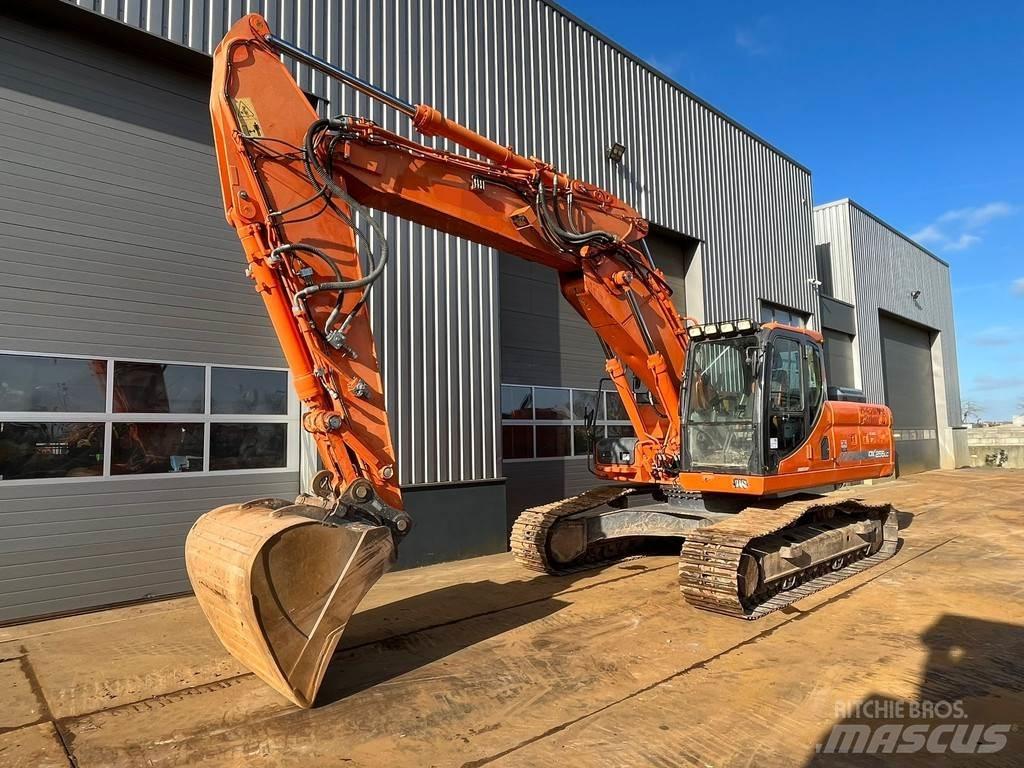 Doosan DX255LC-3 Roomikekskavaatorid