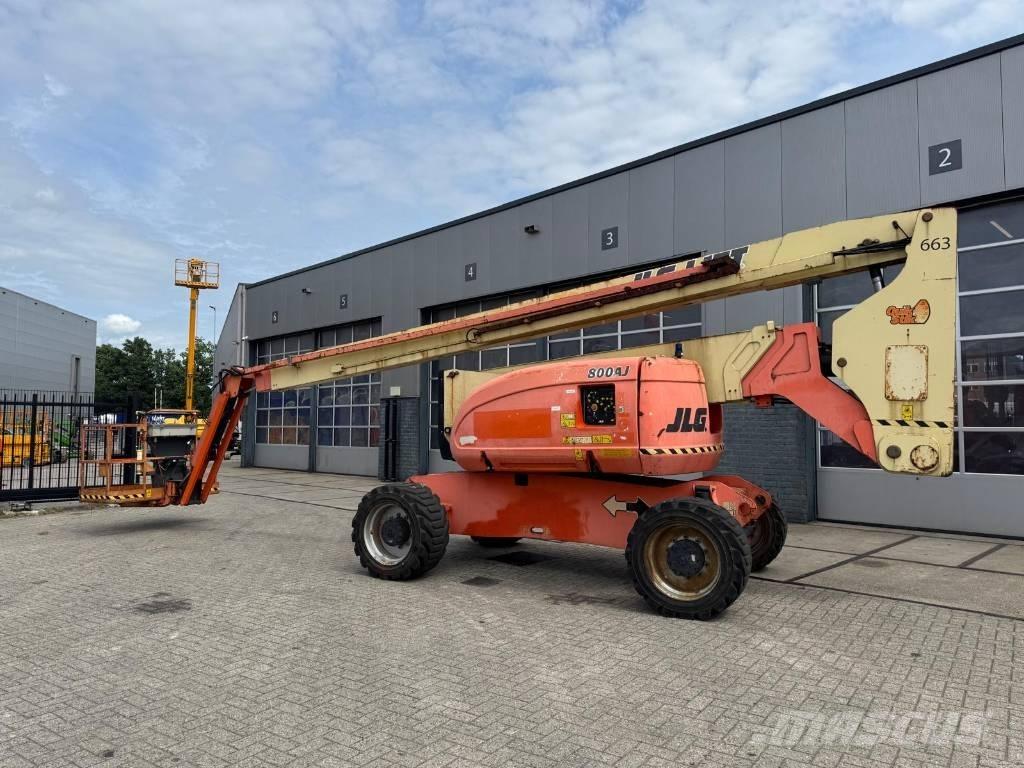 JLG 800 AJ Iseliikuvad poomtõstukid