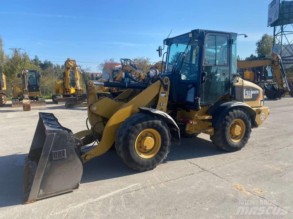 CAT 907 H 2 Rataslaadurid
