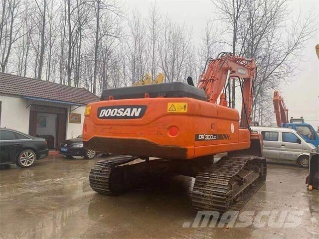 Doosan DX300 Roomikekskavaatorid