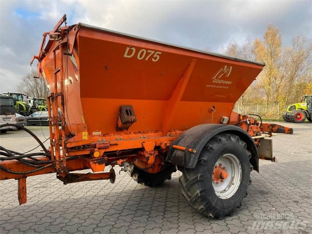  GÜSTROWER D075 Mineraalväetise laoturid