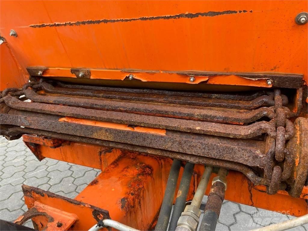  GÜSTROWER D075 Mineraalväetise laoturid