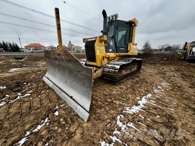 Komatsu D 41 E Buldooserid