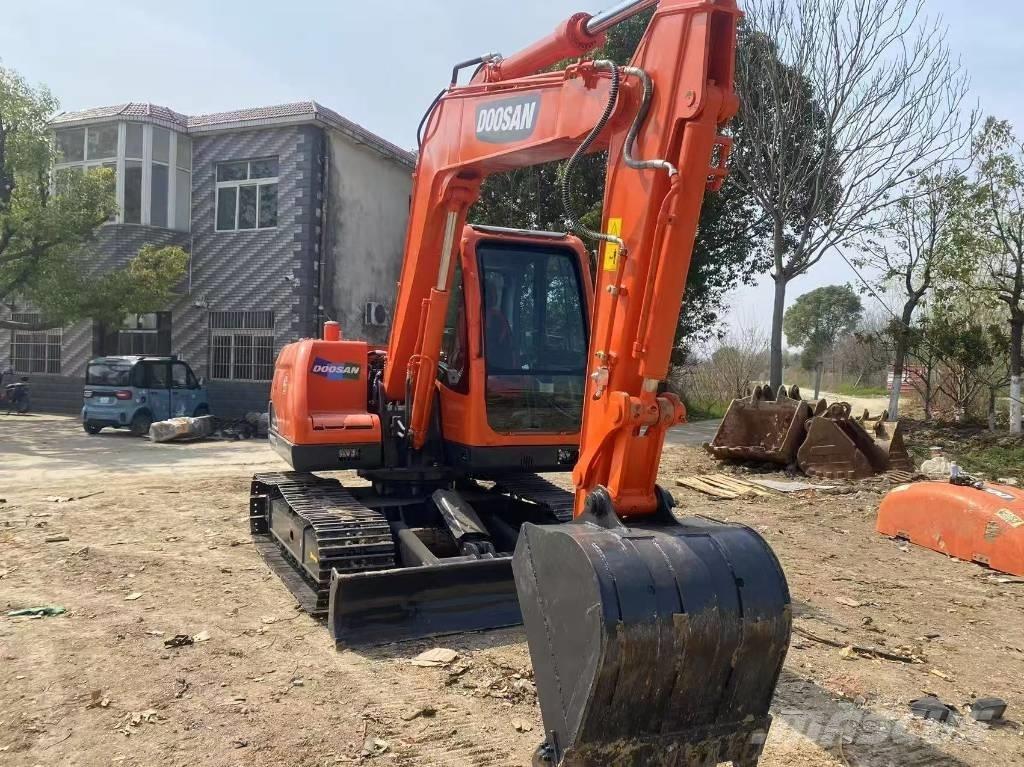 Doosan DX 75-9 C Väikeekskavaatorid 7t-12t