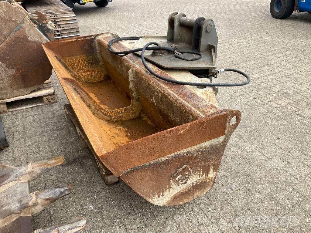 Komatsu PC 130-6K Roomikekskavaatorid