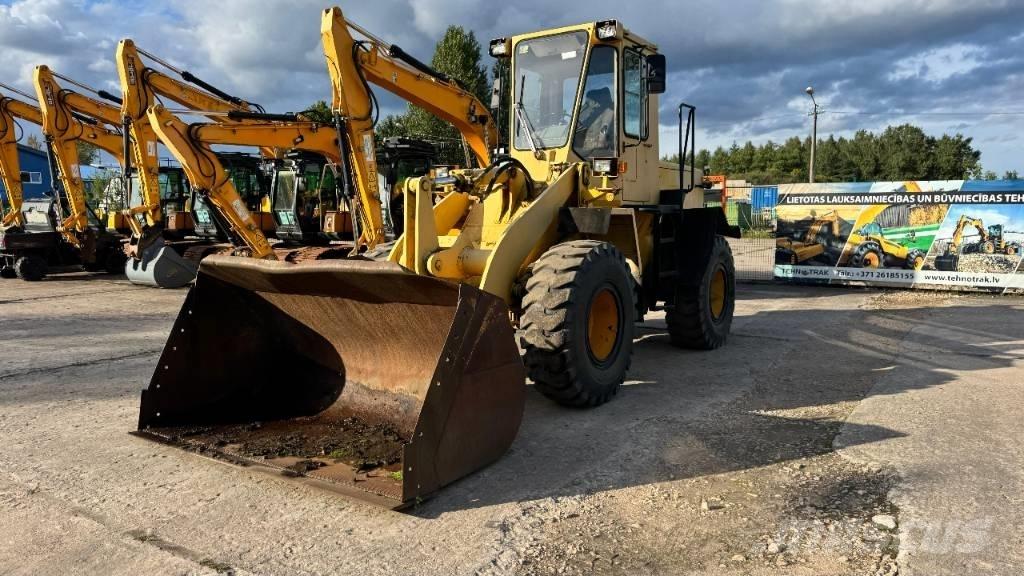 Komatsu WA 200 Rataslaadurid