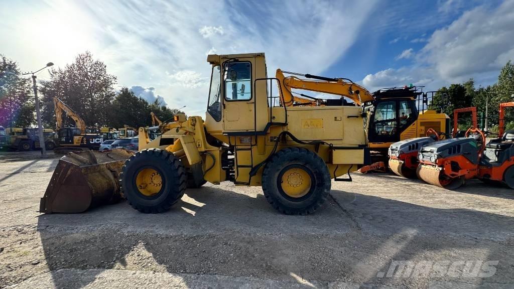 Komatsu WA 200 Rataslaadurid