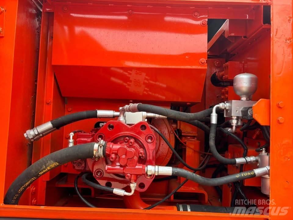 Doosan DX 225 LCA Roomikekskavaatorid