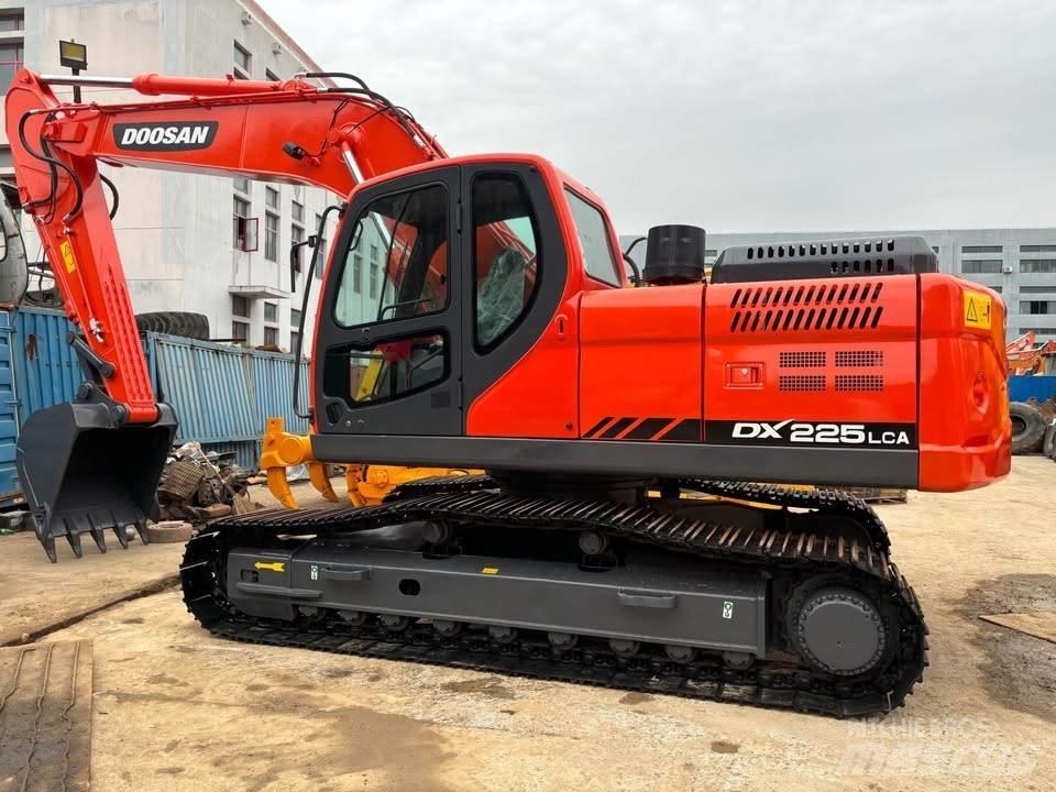 Doosan DX 225 LCA Roomikekskavaatorid