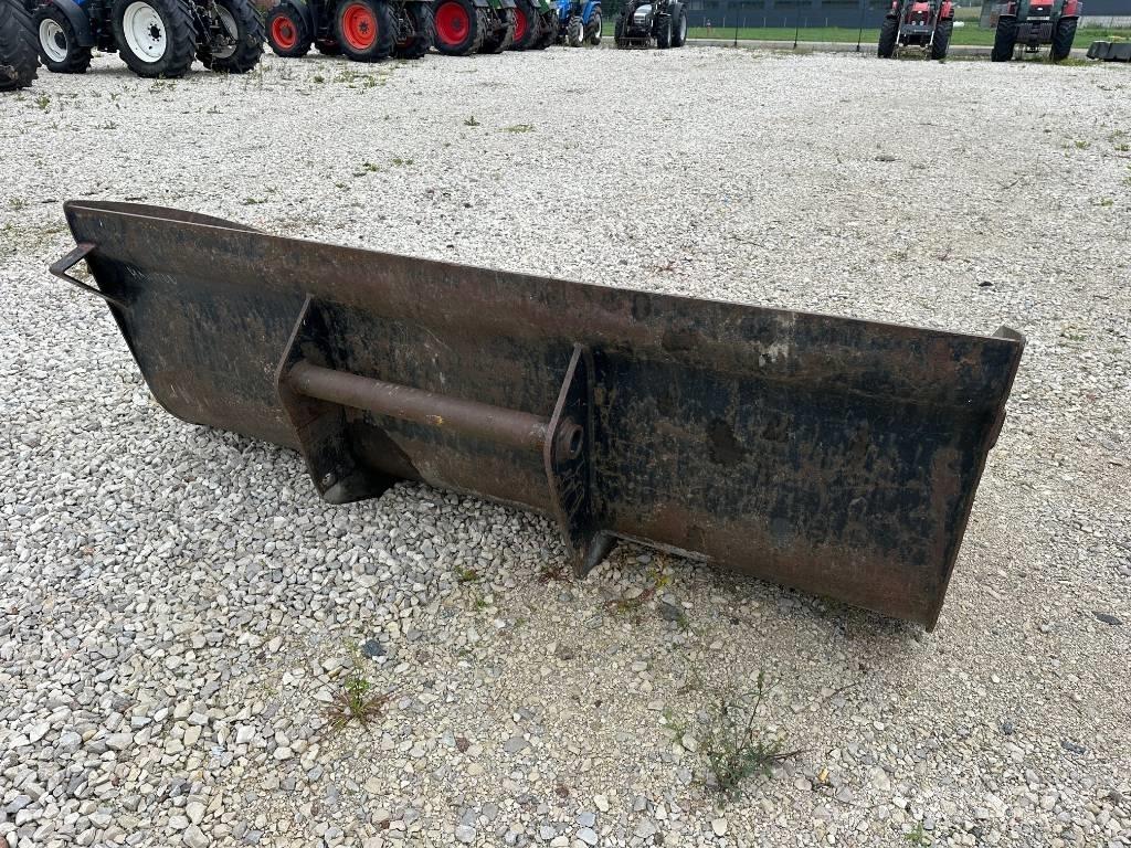  ŁYŻKA MANITOU 2,4 M Muud laadimise ja kaevamise seadmed