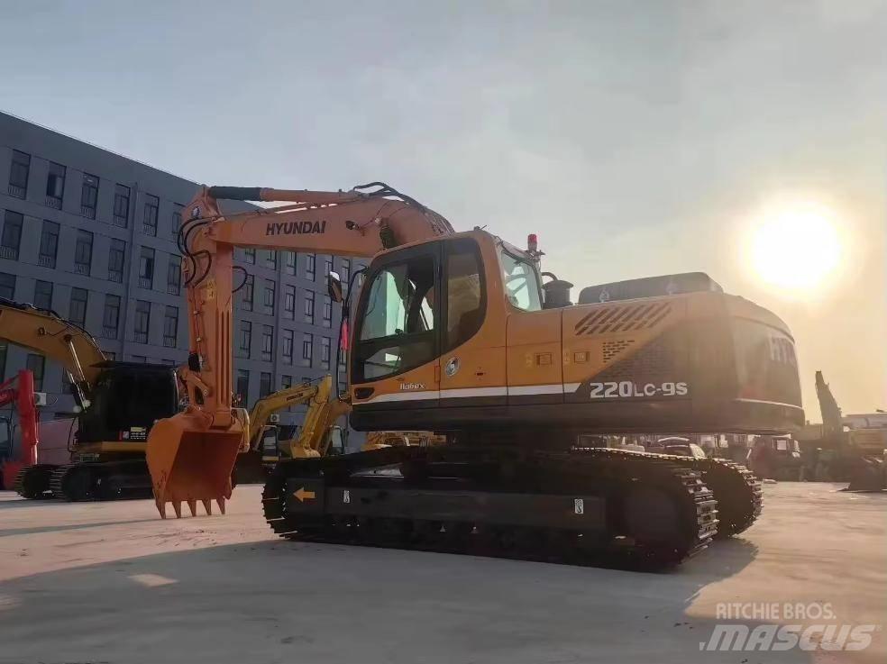 Hyundai HX 220 LC-9S Roomikekskavaatorid