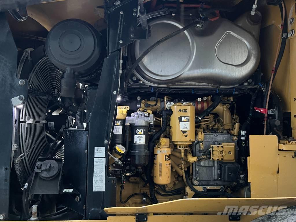 CAT 930M Rataslaadurid