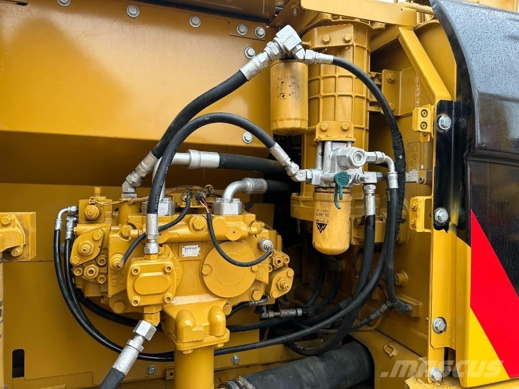 CAT 320 Roomikekskavaatorid