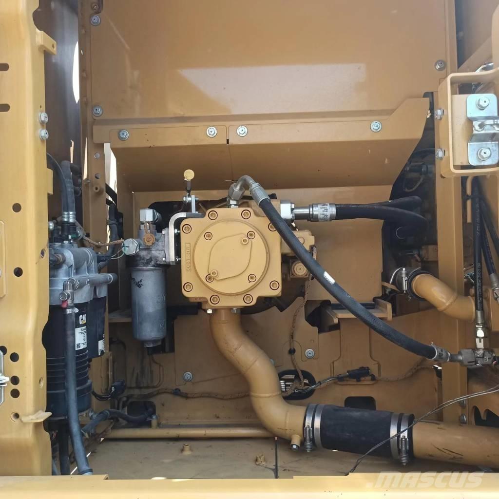 CAT 320 Roomikekskavaatorid