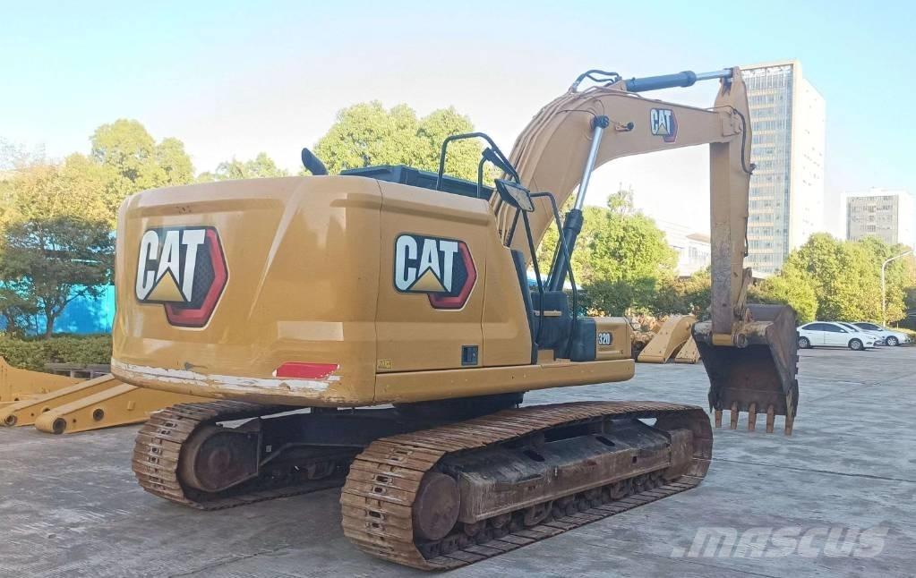 CAT 320 Roomikekskavaatorid